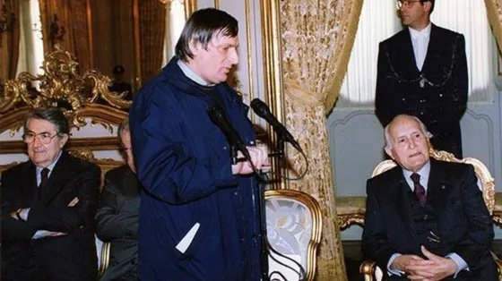 Don Luigi Ciotti e Scalfaro in una cerimonia al Quirinale, foto estratta dall'archivio del Quirinale