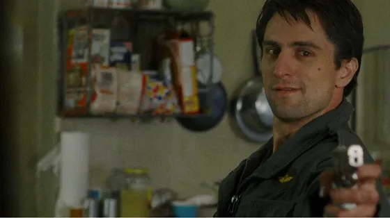 «Are you talking to me?»:
la dura legge della strada di Taxi Driver
