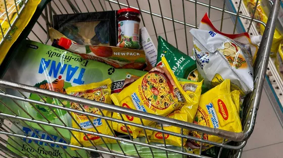 Prodotti alimentari in un supermercato di Mumbai, in India