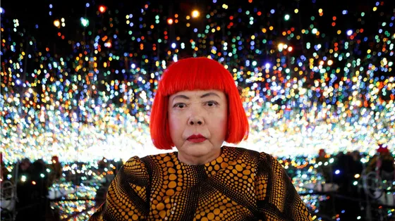 È morta Yayoi Kusama. Oltre i pois, l’infinito come ferita