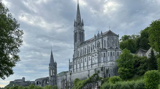 «Il Papa a Lourdes sarà tra i pellegrini con le fiaccole»
