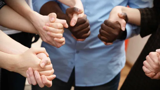 Ascoltare, accogliere, educare all’amore: le diocesi raccontano le buone prassi per le
persone lgbt