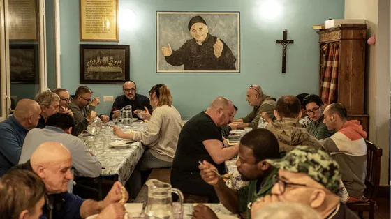 Non solo pasti ma posti a tavola. In piazza i volontari di don Benzi