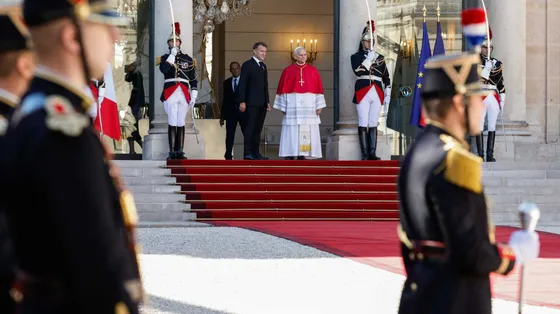 Il Papa in Francia: «Il riarmo, soluzione errata. È l’ora del dialogo e della diplomazia»