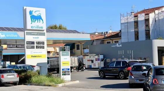 Code ai distributori, ma non tutti sono contenti della benzina con lo sconto