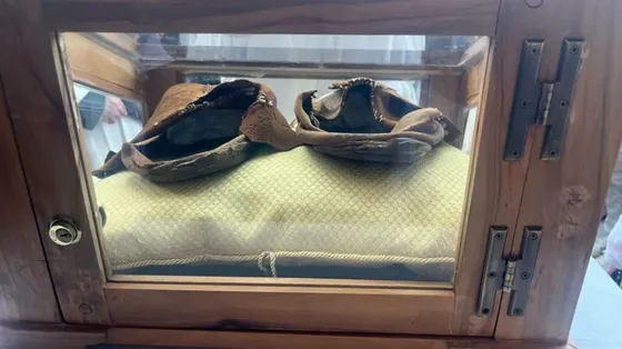 Brindisi accoglie i calzari di san Francesco a 800 anni dalla sua morte: è la prima volta che la reliquia lascia Assisi