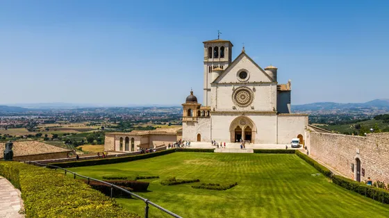 Per gli 800 anni dalla morte di san Francesco il mondo oggi è riunito ad Assisi