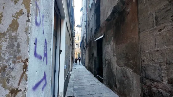 Nei Caruggi di Genova, tra degrado e volontariato