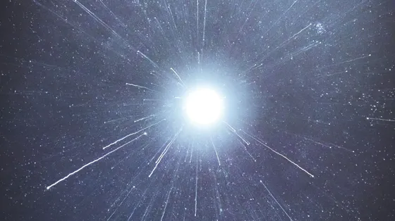Il fotone che ha raggiunto la Terra, sfidando Einstein