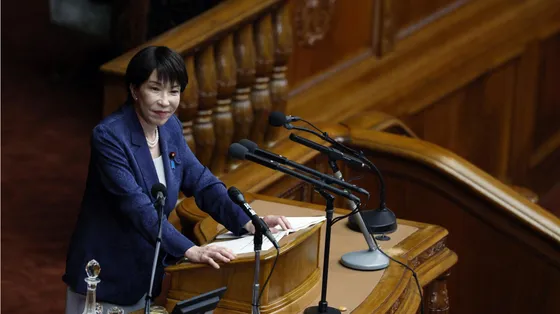 La premier nipponica Sanae Takaichi nel suo discorso programmatico in Parlamento
