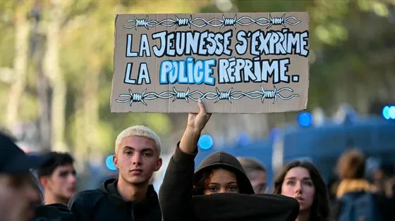 Ishak, Lola, Zoé: in corteo a Saint-Denis con i liceali ribelli delle periferie francesi
