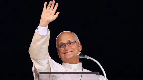 Il Papa all’Angelus: grazie del sostegno. Superata la fase delicata. Ora riprenderò gradualmente le attività