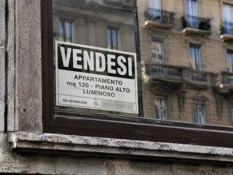Non aprite la porta, è un agente (immobiliare)