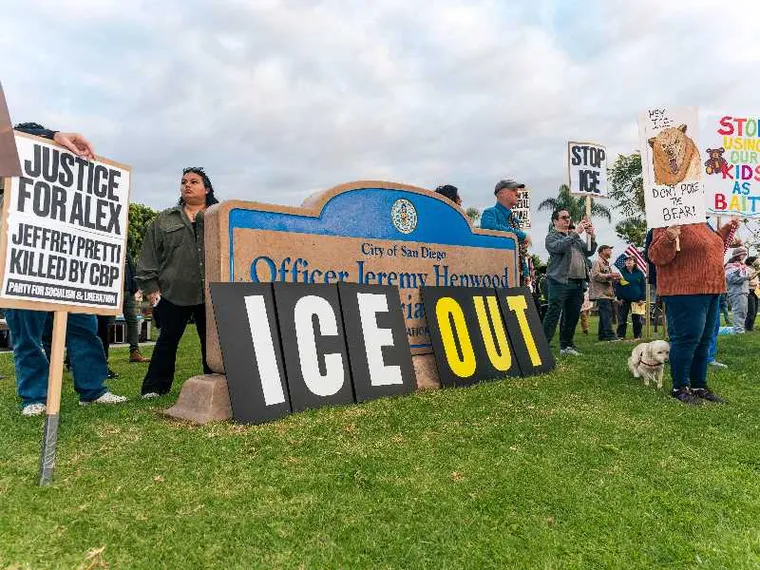 Il vescovo-immigrato di San Diego: «Io, profugo e separato dai miei genitori, oggi rivedo quelle scene in America»