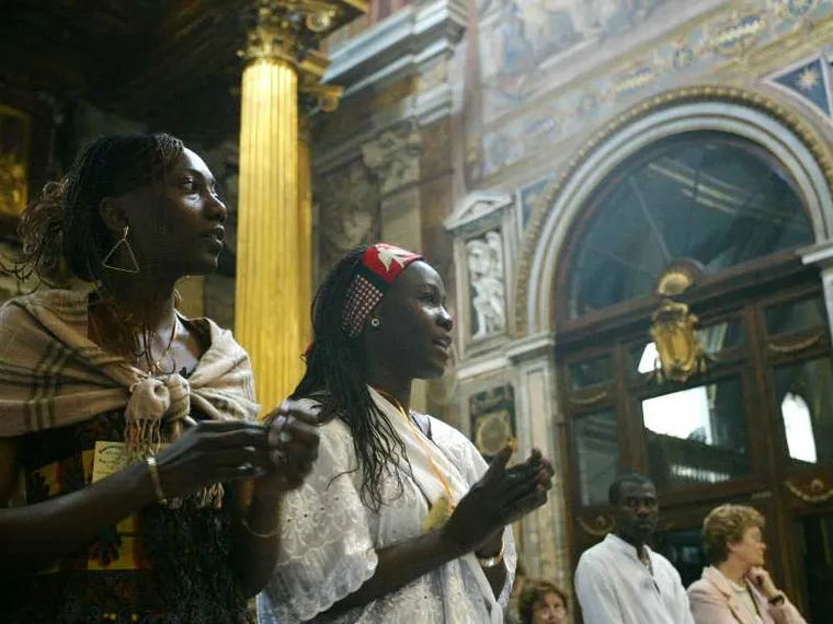 I figli non seguono i padri: le seconde generazioni di immigrati sono meno religiose