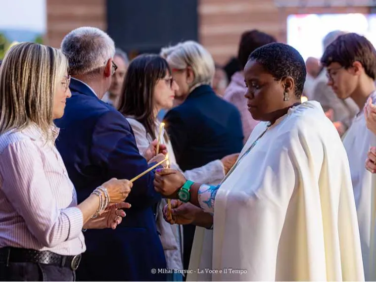 Un momento del rito con i nuovi ministri istituiti per le diocesi di Torino e Susa durante la Veglia di Pentecoste / LA VOCE E IL TEMPO-M.BURSUC