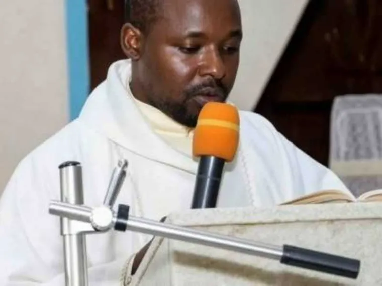 In Nigeria è stato ucciso un sacerdote
e assaltata una parrocchia