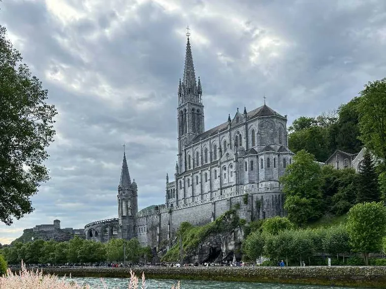 «Il Papa a Lourdes sarà tra i pellegrini con le fiaccole»
