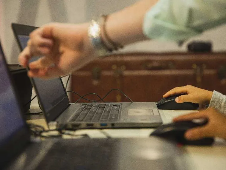L’ombra dei chatbot sui docenti: così le nuove tecnologie avanzano senza un guardiano