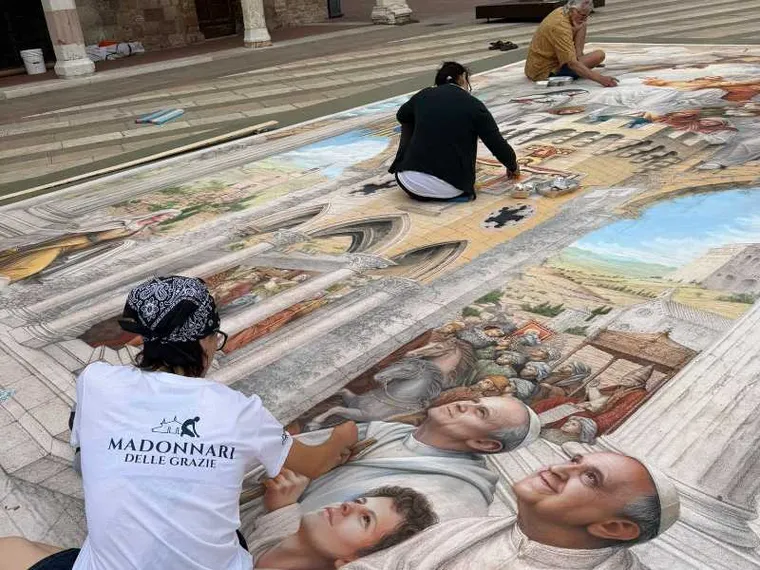 I madonnari all'opera ad Assisi / ROSATI