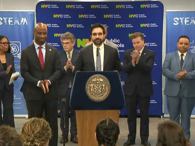New York, stop all’IA a scuola per un anno: coinvolti 600mila studenti