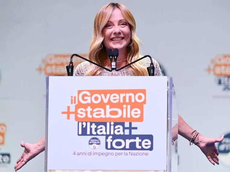 «Non mi arrendo»: cosa ha detto Giorgia Meloni a Bari (pensando al bis)