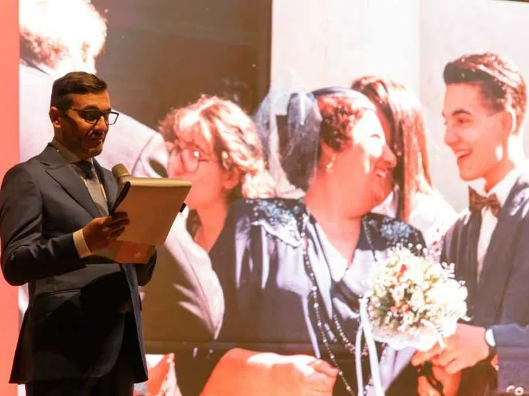 Giuseppe, l'orfano di femminicidio che ora fa studiare i ragazzi come lui