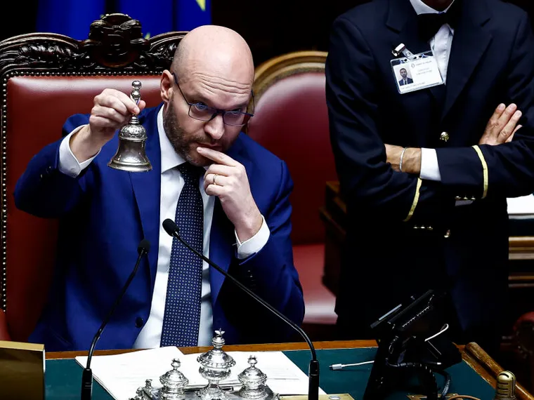 Legge elettorale, il governo tira un doppio sospiro di sollievo: sì alla fiducia sui primi due articoli