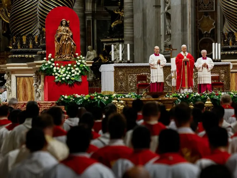 Il Papa agli studenti: «Attenti ai falsi maestri che radicalizzano la fede»