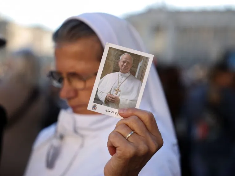 Il Papa di «buon umore» al “Gemelli”. Al via la fisioterapia respiratoria dopo il tumore rimosso al polmone