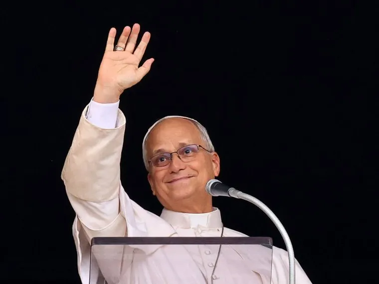 Il Papa all’Angelus: grazie del sostegno. Superata la fase delicata. Ora riprenderò gradualmente le attività