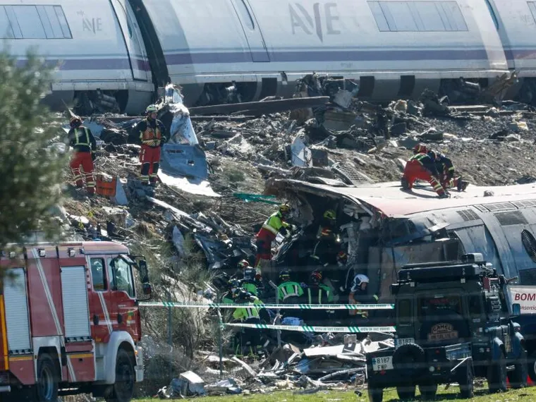 I treni distrutti, l'errore umano, le 68 vittime, l'italiana dispersa: cosa è successo a Toledo