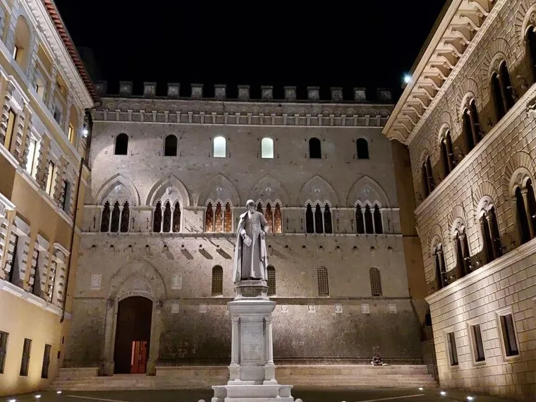 Montepaschi, il risiko bancario e le mire della politica: cosa cambia dopo l'assemblea di Siena