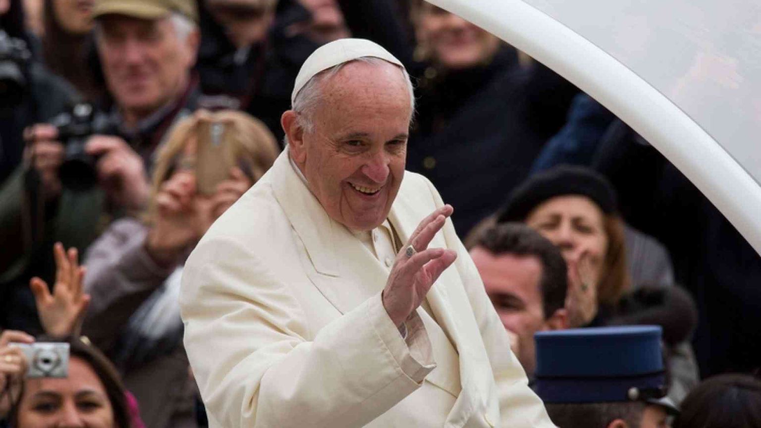 Il Papa: «Preghiera per tutti i papà»