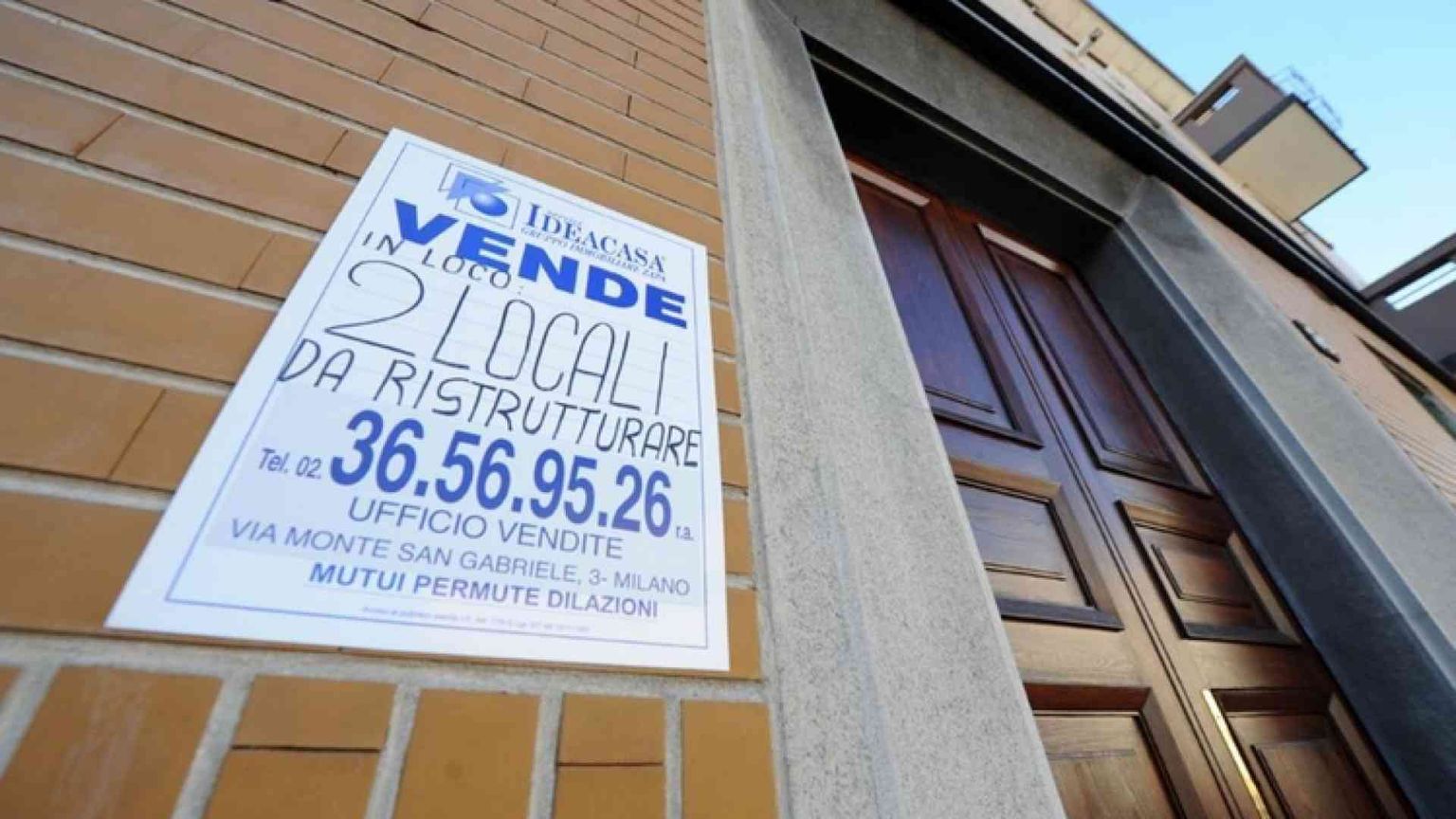 Casa, crolla il valore raddoppiano le tasse