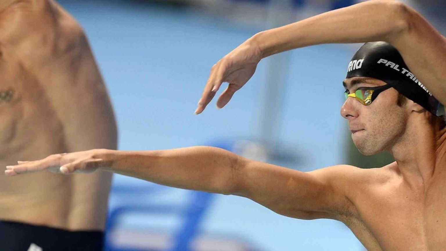 Paltrinieri, il faro acceso nell'acqua azzurra