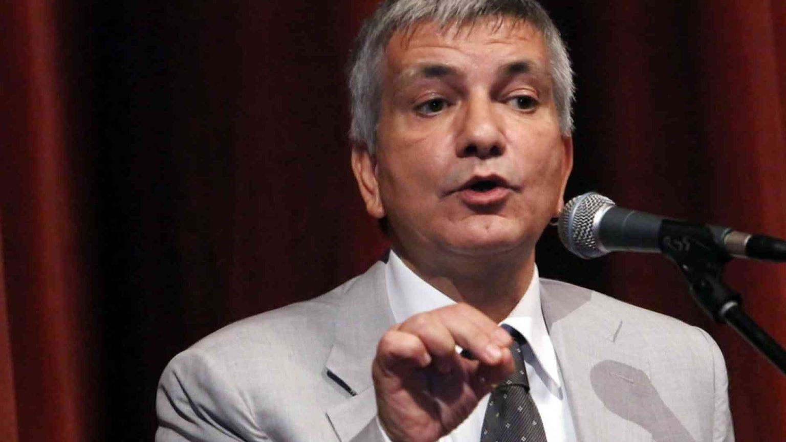 Vendola, la nascita di Tobia è un caso politico