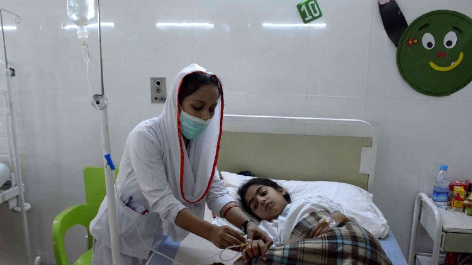 L'arcivescovo di Lahore visita i feriti in ospedale