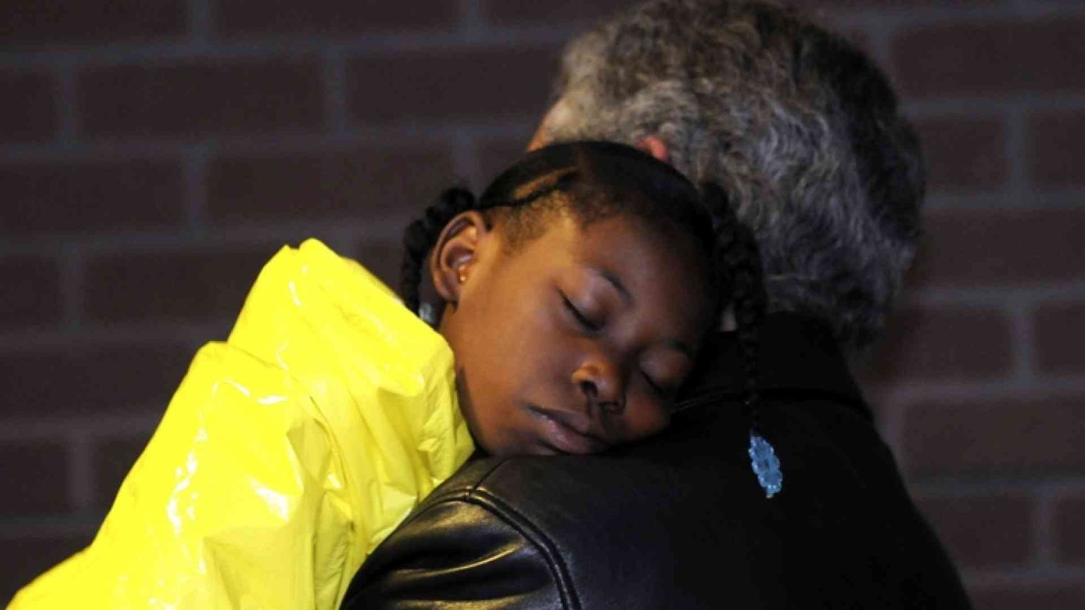 Guerra sulle adozioni internazionali