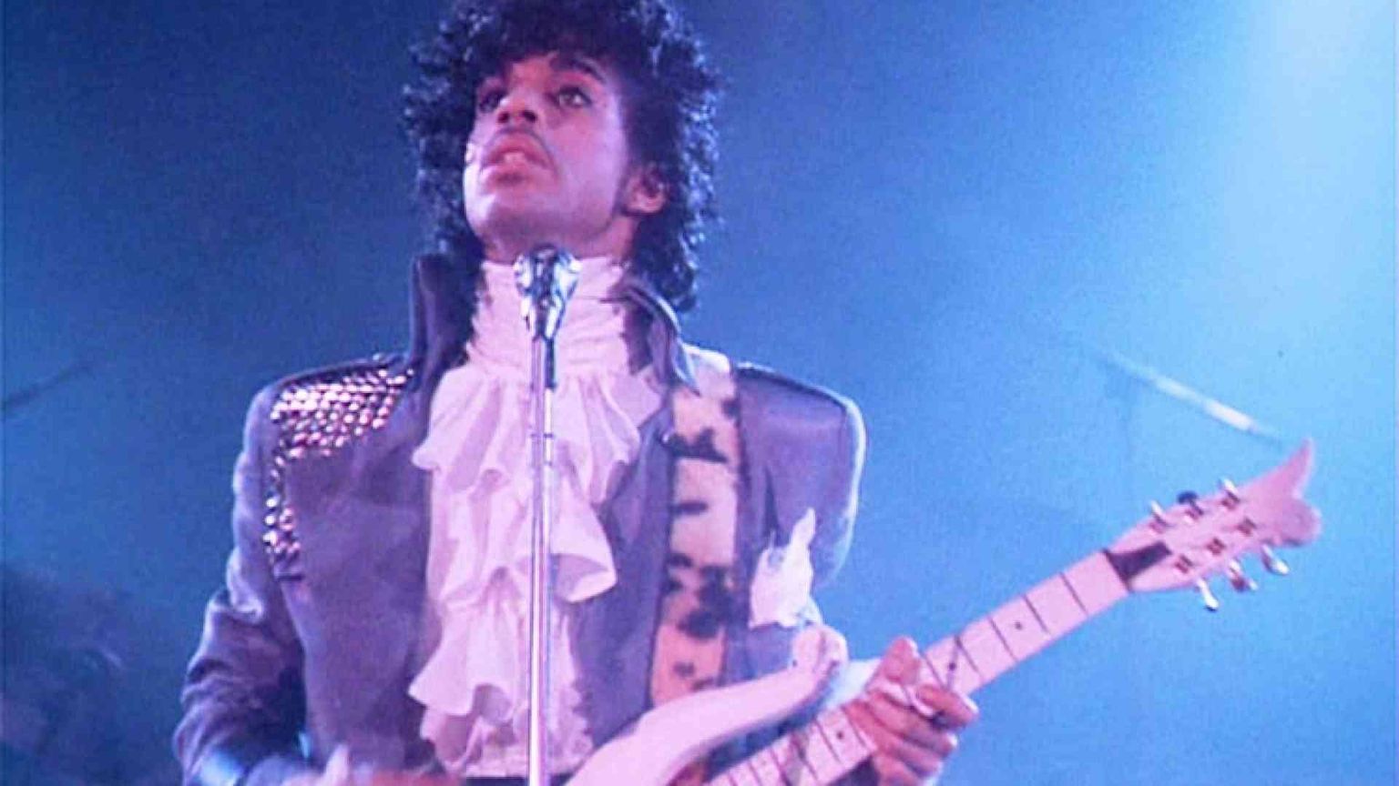 Addio Prince, lacrime di porpora