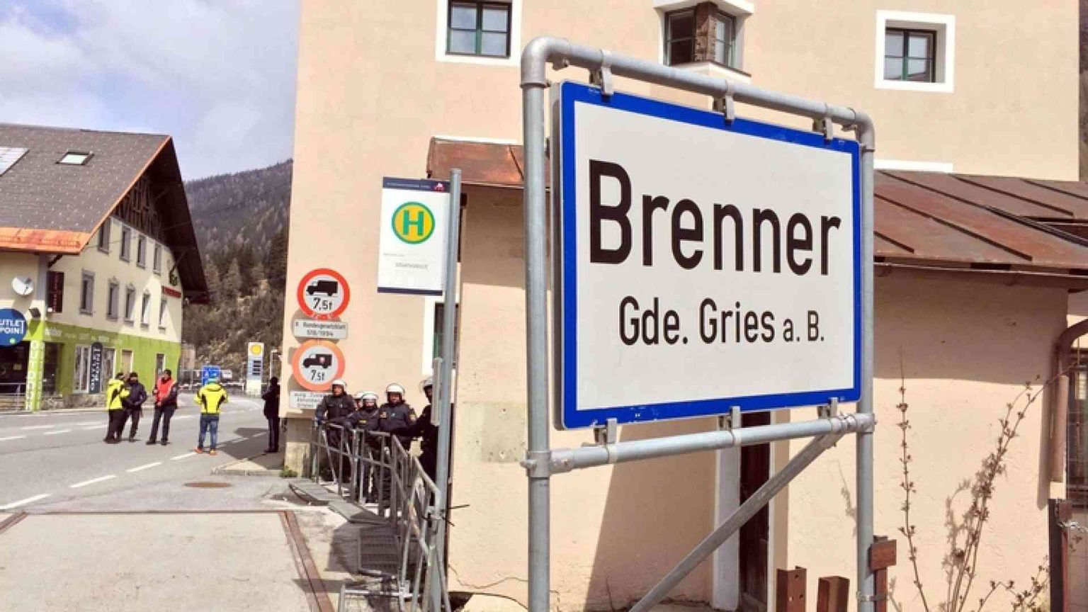 Il muro del Brennero preoccupa il mondo