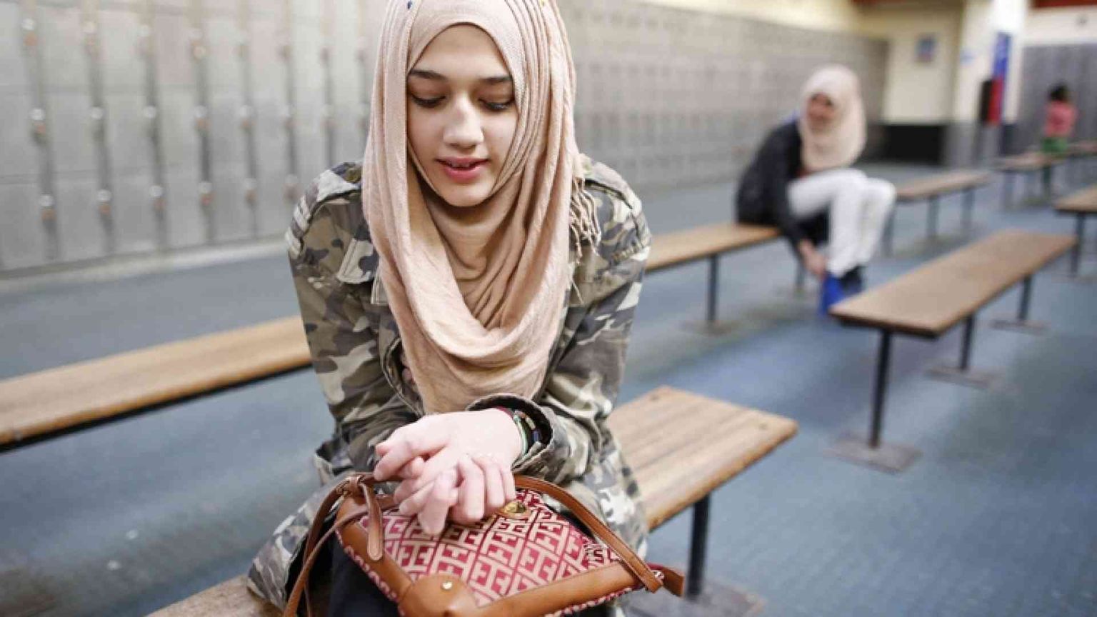 Svizzera: gli islamici stringano la mano a scuola