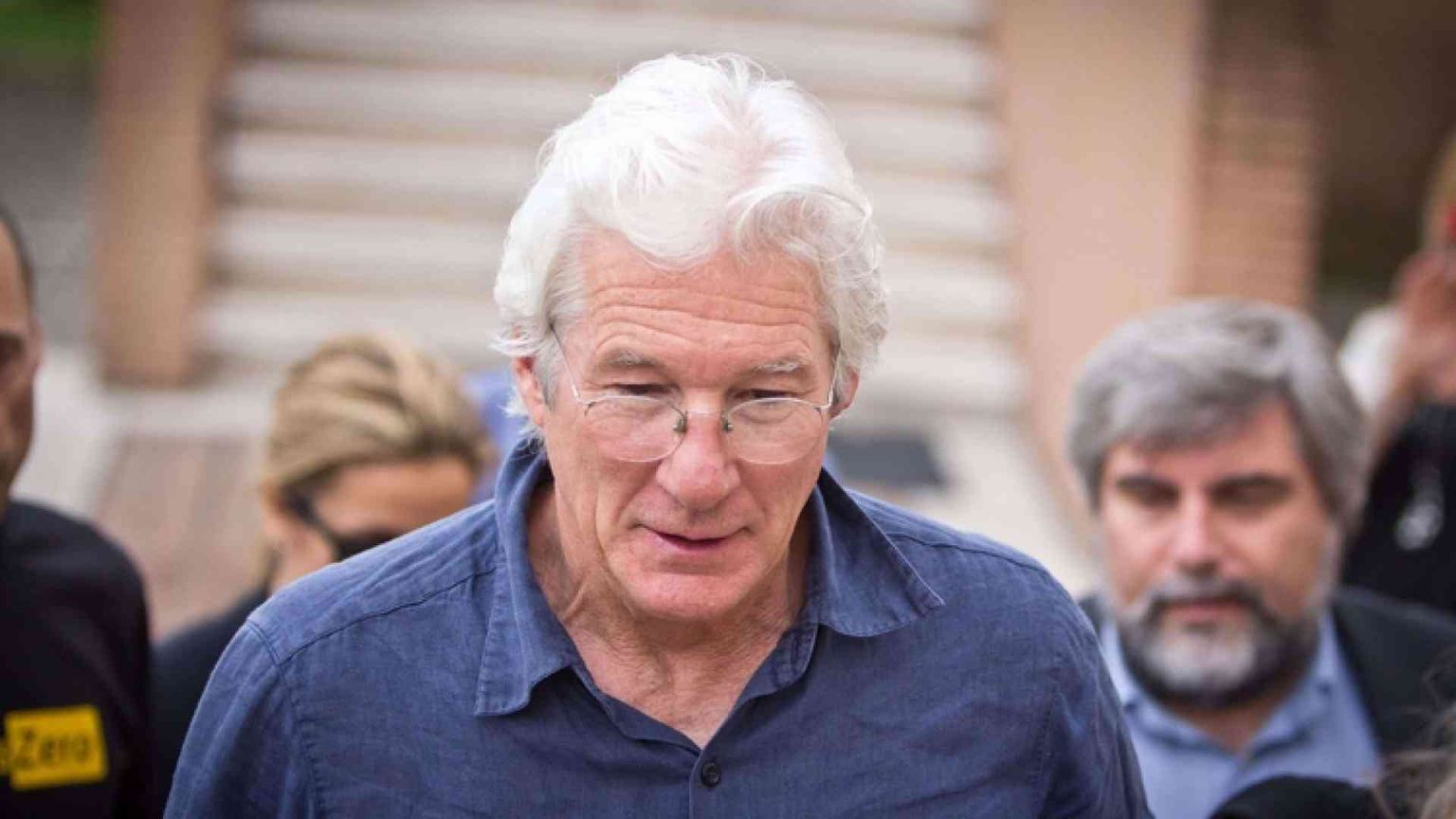 Richard Gere a Tv2000 gira uno spot per i senzatetto, «Homeless Zero» - VIDEO