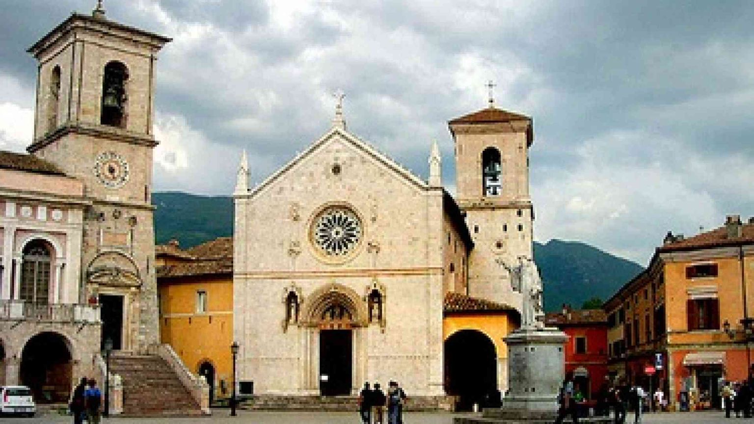 Norcia, danni gravi al monastero di san Benedetto e alla basilica