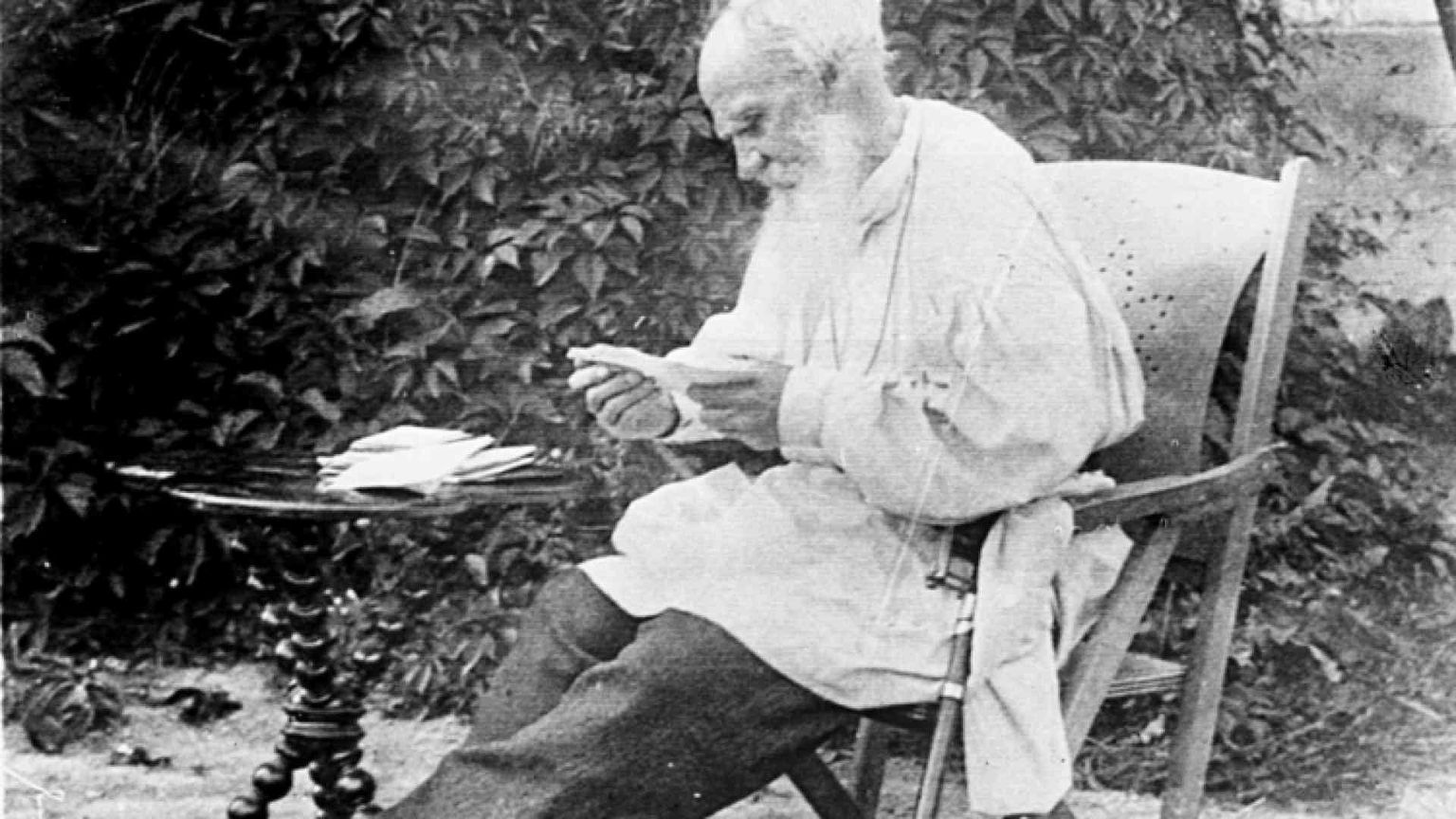 Il vecchio Tolstoj e la notte oscura