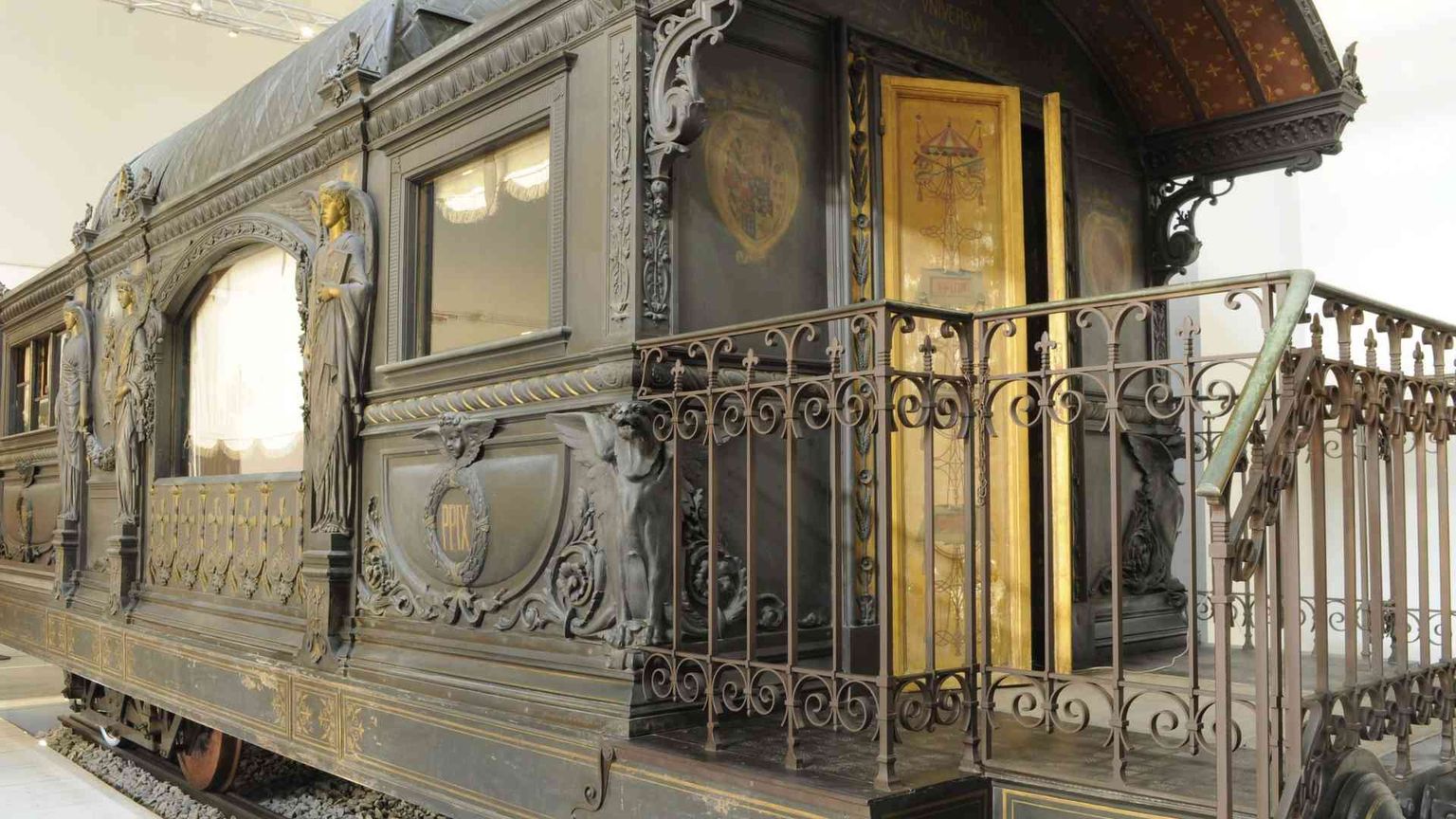 Il treno di Pio IX arriva alla Centrale Montemartini