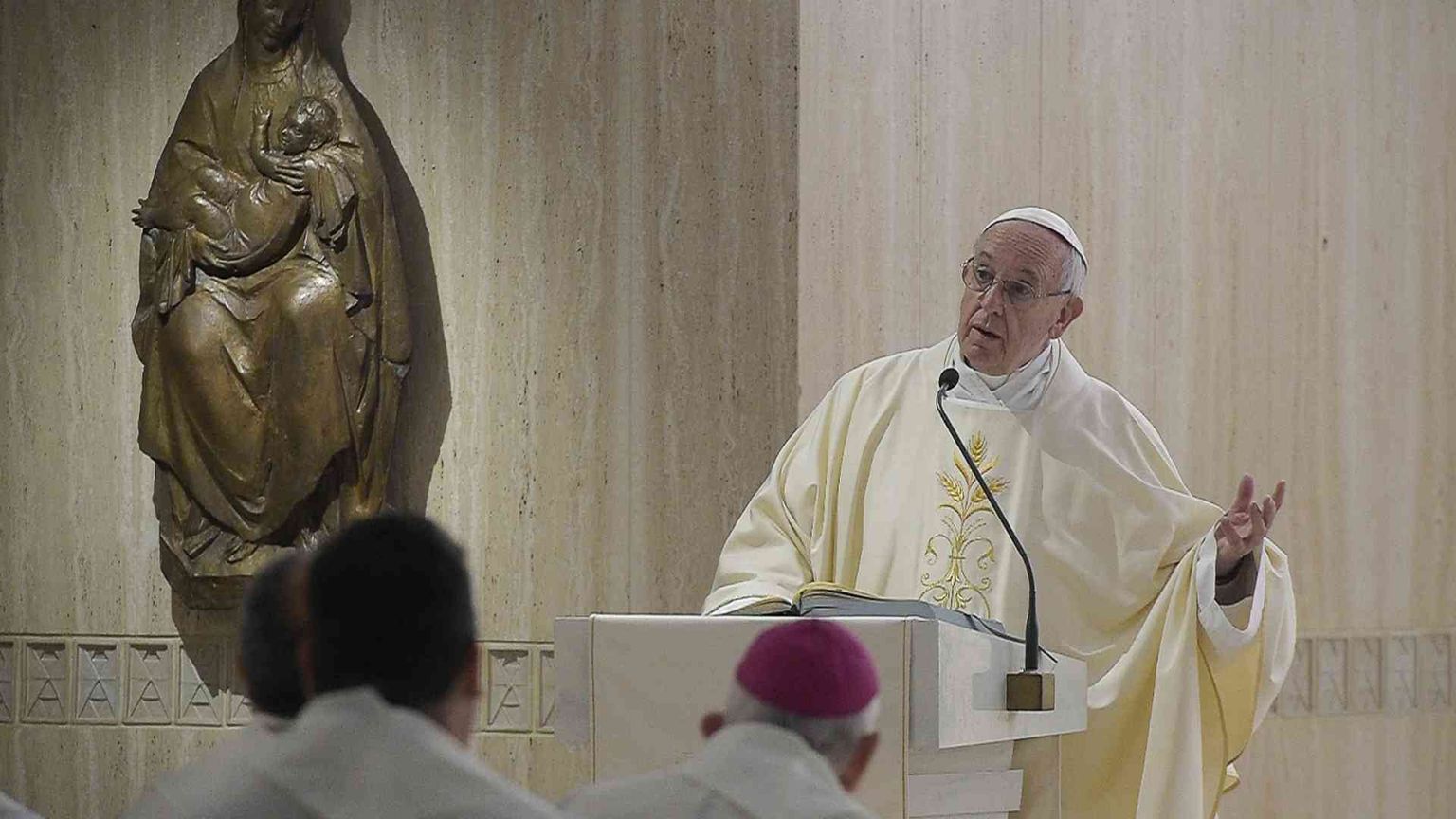 «Dio ci ama follemente. E piange per la nostra infedeltà»