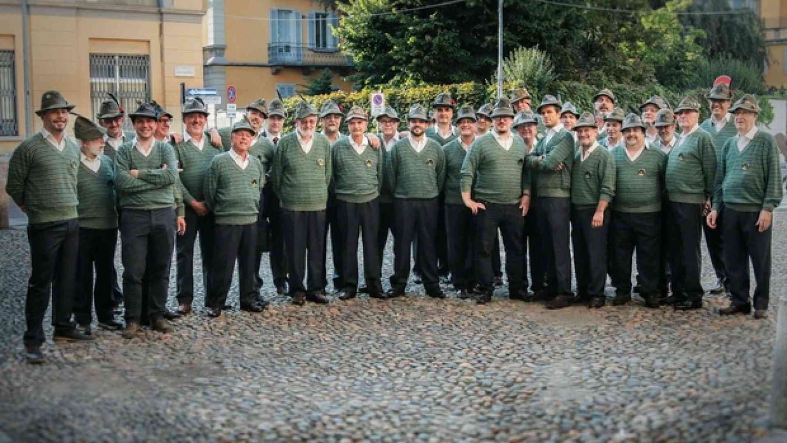 I canti degli Alpini si mettono il frac
