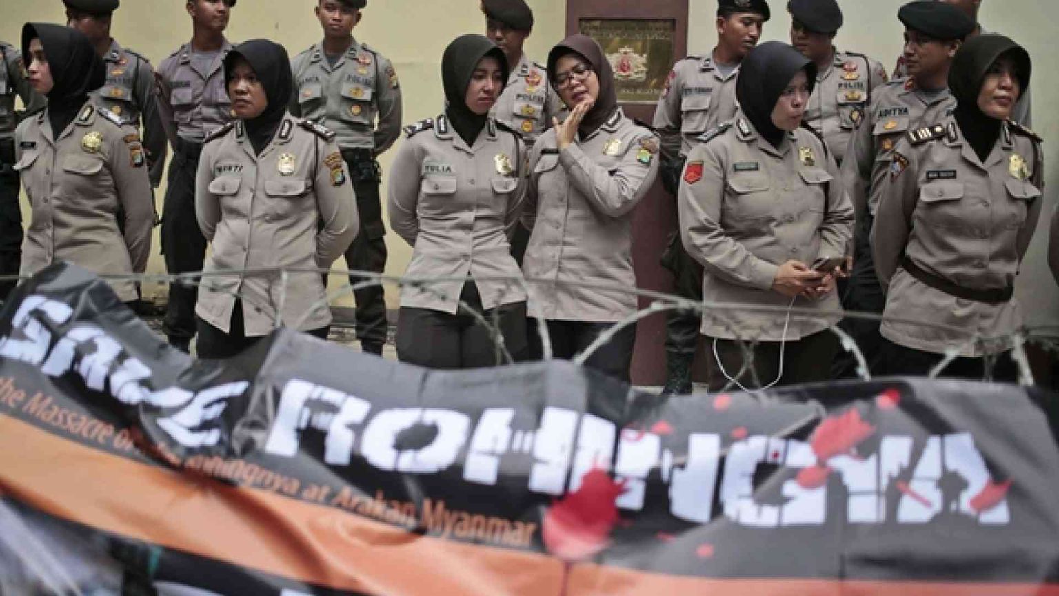 Persecuzione dei Rohingya nel silenzio di Suu Kyi