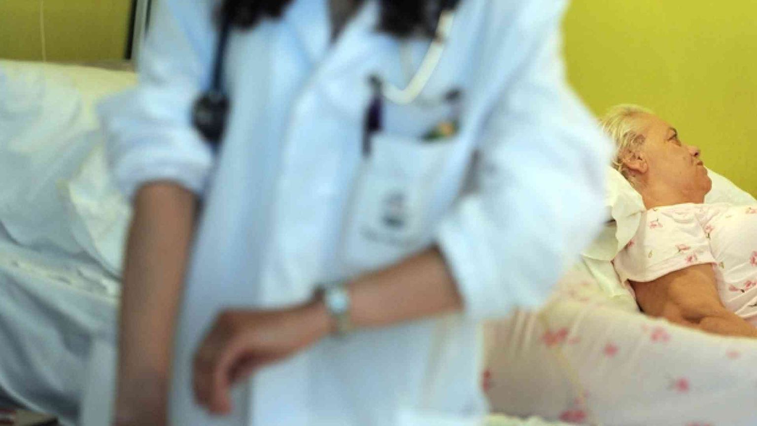 Arrestati medico e infermiera killer a Saronno. Altri 14 indagati